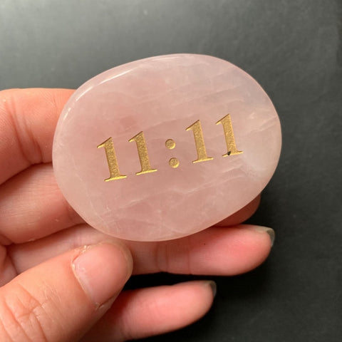 Natural Rose Quartz Palm Stone Carved Number Symbol Palmstone Gold Spiritual Healing Energy Crystals Home Decor 1pc